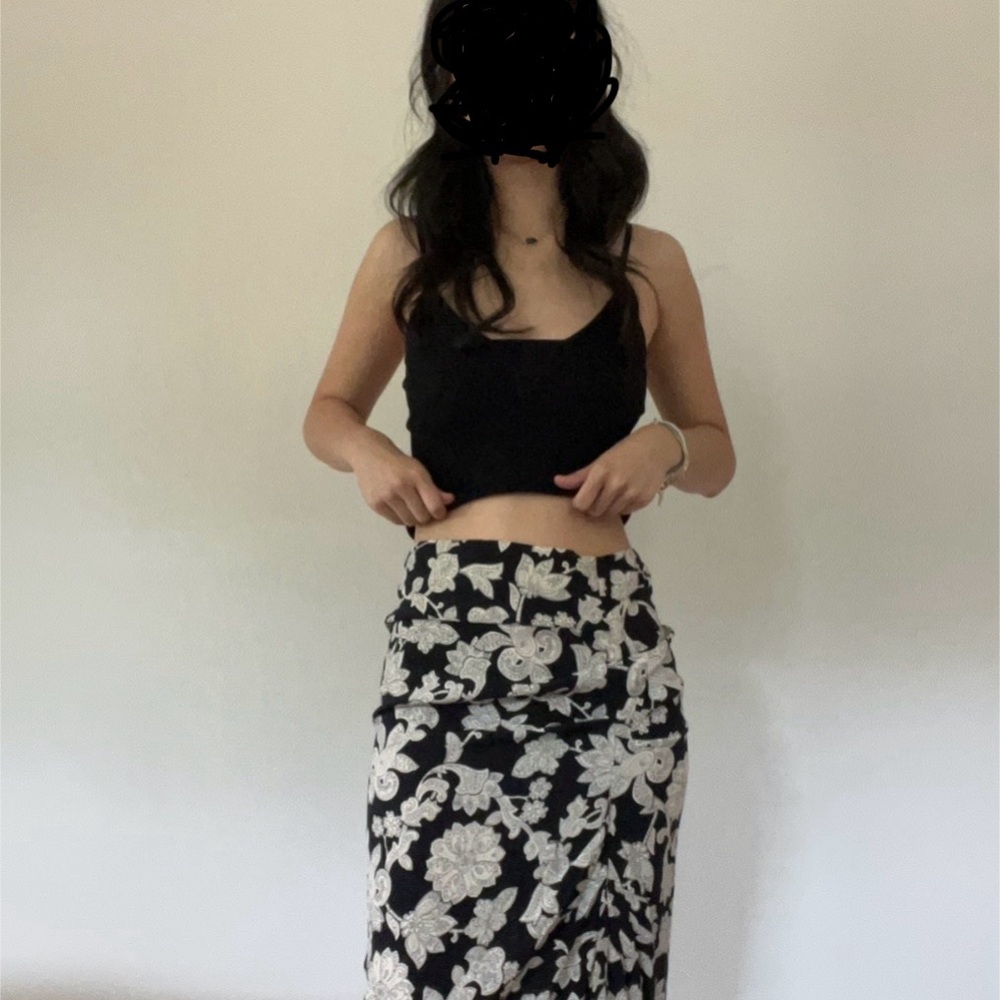 ZARA BLACK AND CREAM FLORAL PRINT ASYMMETRICAL MIDI SKIRT /Size XS - Picture 2 of 11